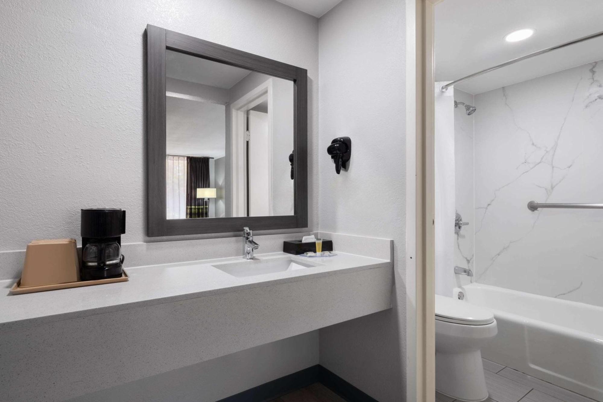 Super 8 By Wyndham Longview/North Motel Luaran gambar