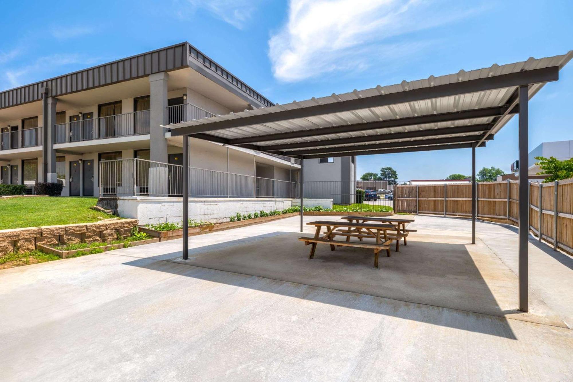 Super 8 By Wyndham Longview/North Motel Luaran gambar