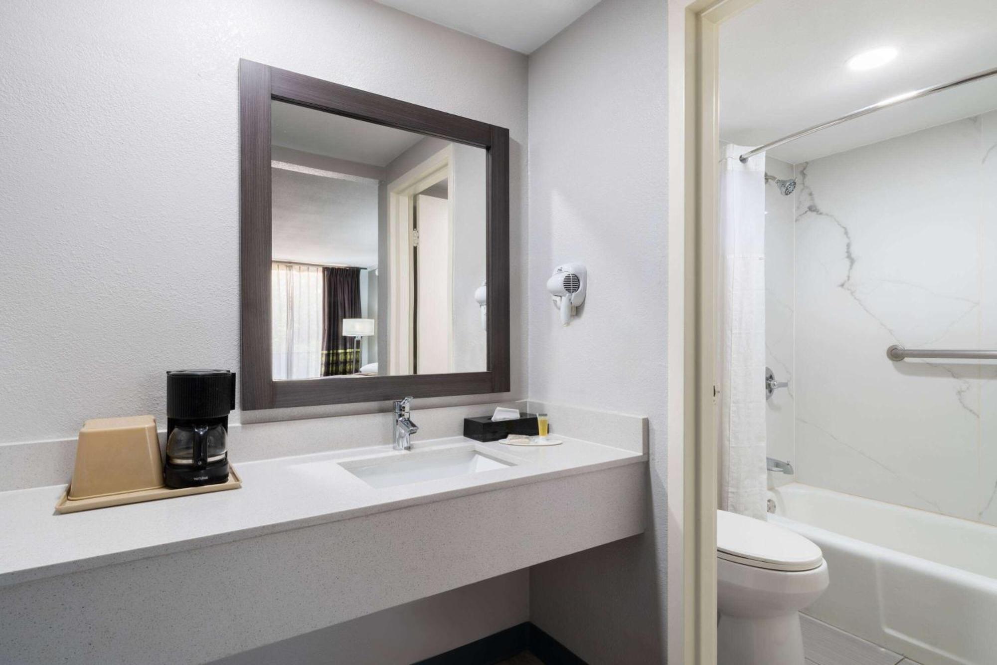 Super 8 By Wyndham Longview/North Motel Luaran gambar